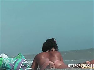 naturist beach vid introduces great looking naked babes