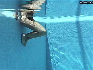 Tiffany Tatum takes off nude underwater