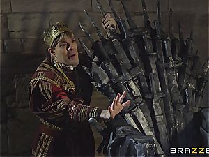 Daenerys Targaryen gets romped by Jon Snow on the iron Throne